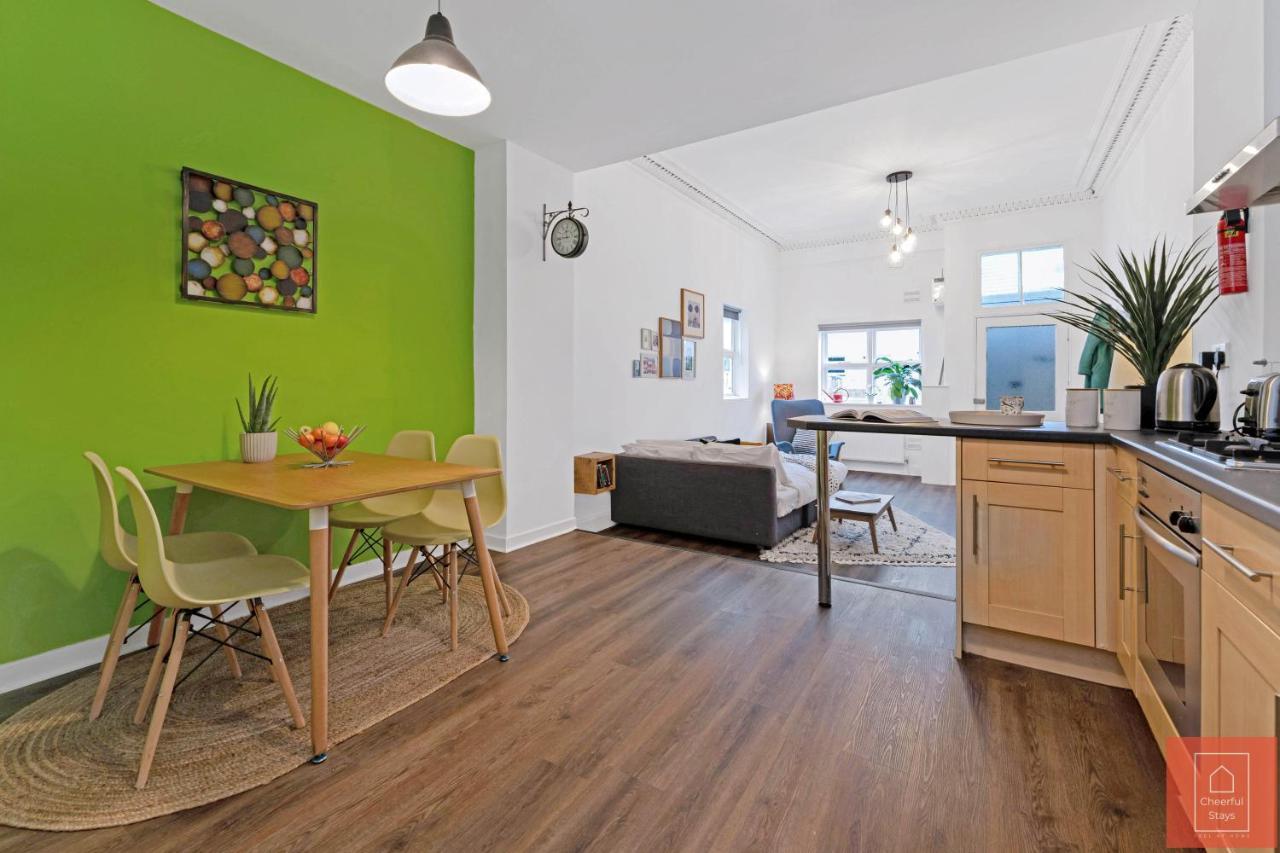 Cheerful Stays: Spacious Flat In Vibrant Leith Edynburg Zewnętrze zdjęcie